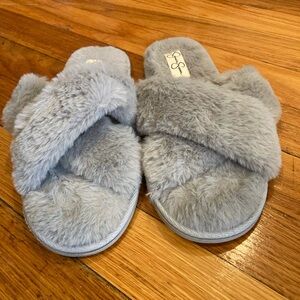 Jessica Simpson | Fuzzy Grey Sandal Slippers